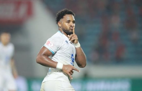 Xuân Son cắt tóc giải hạn giúp Nam Định thắng kịch tính Ninh Bình 3-2 tại V-League