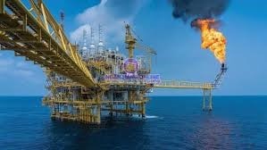 Giá dầu thế giới tiến sát mốc cao nhất 7 tháng, Brent vượt 71 USD/thùng