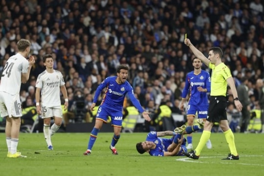 Real Madrid thua sốc Getafe 0-1: Cú sốc tại Bernabeu và tấm thẻ đỏ cay đắng