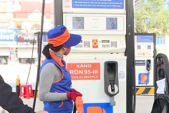 Giá xăng, dầu tăng mạnh, có loại tăng 7.000 đồng/lít
