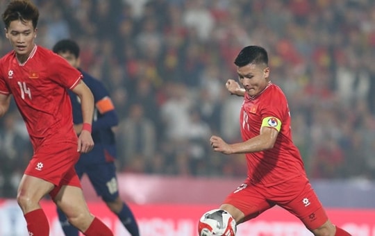 HLV Kim Sang-sik và bài toán nhạc trưởng: Hoàng Đức, Quang Hải hay Đỗ Hoàng Hên?