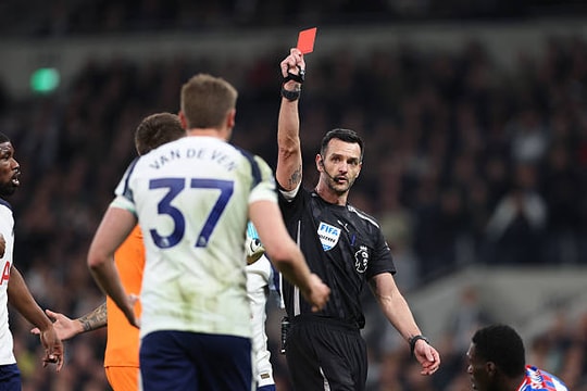 Micky van de Ven và sự sụp đổ niềm tin tại Tottenham Hotspur