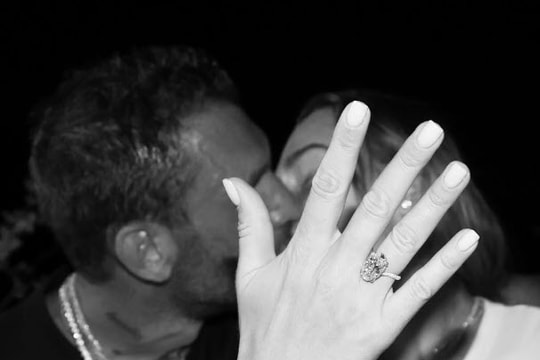 Tay vợt số 1 thế giới Aryna Sabalenka đính hôn với triệu phú Georgios Frangulis