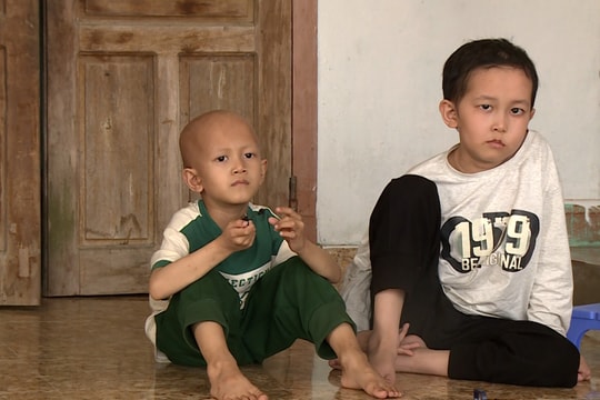 Nỗi đau thắt lòng của người mẹ có hai con u não