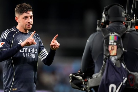 Real Madrid hạ Celta Vigo 2-1: Hàng tiền vệ sửa sai cho Trent Alexander-Arnold