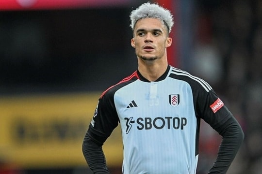 Liverpool dẫn trước Man Utd vụ Robinson, Quỷ đỏ săn đón Bradley Barcola