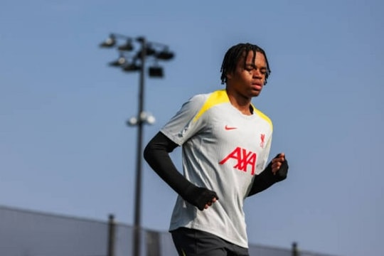 Rio Ngumoha: "Vũ khí bí mật" giúp Arne Slot giải mã bài toán tấn công của Liverpool tại Istanbul