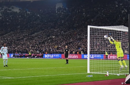 Dango Ouattara và cú Panenka thảm họa: Ranh giới mong manh giữa thiên tài và tội đồ