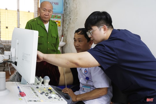 Bác sĩ tuyến Trung ương "cầm tay, chỉ việc" cho các cơ sở y tế Hà Tĩnh