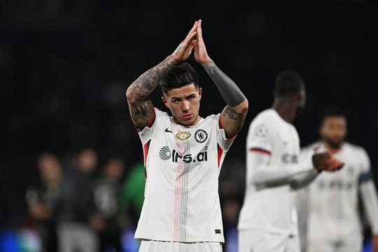 Chelsea thảm bại 2-5 trước PSG: Enzo Fernandez đơn độc giữa hàng thủ thảm họa