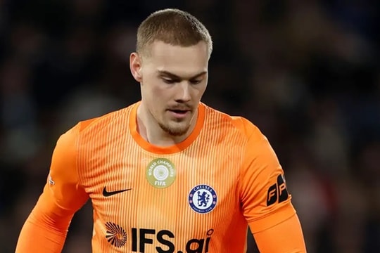 Sai lầm của Filip Jorgensen và cái giá của triết lý bóng đá hiện đại tại Parc des Princes