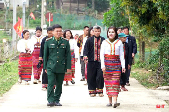 Phát huy vai trò trưởng bản, người có uy tín trong công tác bầu cử ở vùng biên