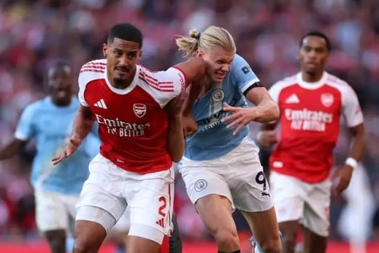 Arsenal và Man City: Giải mã áp lực 'vung gậy trước' trong cuộc đua vô địch Ngoại hạng Anh