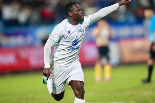 Nam Định nhọc nhằn đánh bại Thanh Hóa 1-0 nhờ khoảnh khắc lóe sáng của Akolo