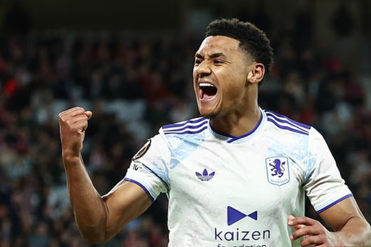 Emiliano Martinez đóng vai ác và Watkins rực sáng: Aston Villa thắp hy vọng Champions League