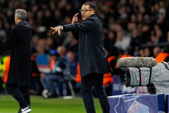 Chelsea và nỗi ám ảnh trung lộ của Liam Rosenior: Bài kiểm tra cân não trước Newcastle