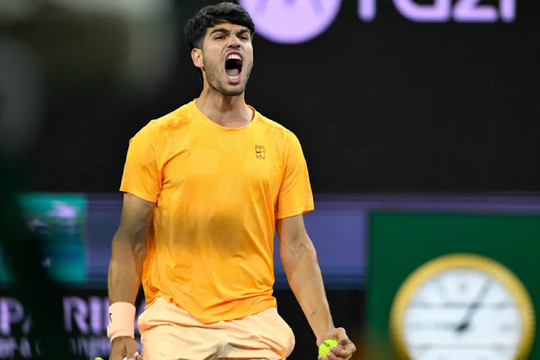 Carlos Alcaraz phá kỷ lục của Rafael Nadal, tái đấu Medvedev tại bán kết Indian Wells