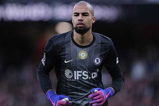 Liam Rosenior cần đưa Robert Sanchez trở lại để cứu vãn tương lai tại Chelsea