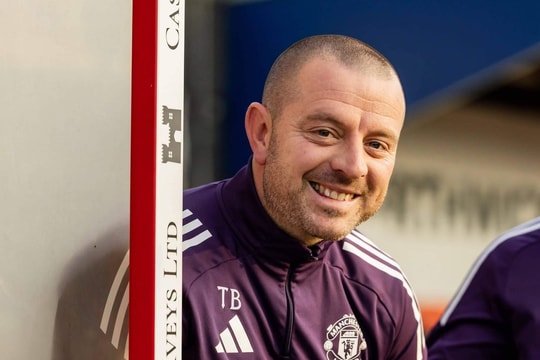 Travis Binnion: "Người thợ rèn" thầm lặng đứng sau sự hồi sinh của Benjamin Sesko tại Man Utd