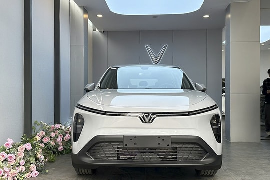 VinFast VF MPV 7 ưu đãi 73 triệu đồng: Giá lăn bánh thực tế từ 750 triệu