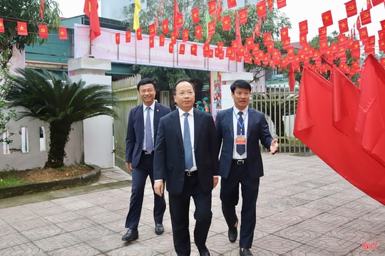 Gần 1 triệu cử tri Hà Tĩnh nô nức đi bầu cử