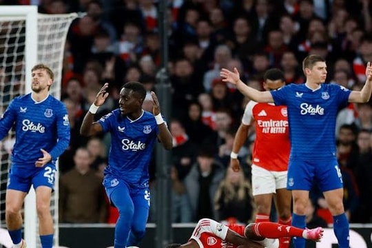 Arsenal 2-0 Everton: Max Dowman đi vào lịch sử, Pháo thủ nới rộng cách biệt 9 điểm