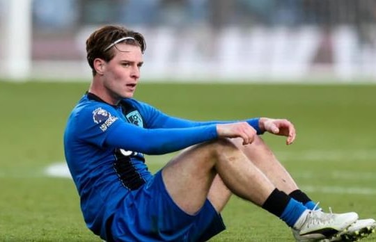 Manchester United nhắm "máy quét" Alex Scott thay thế mục tiêu Elliot Anderson