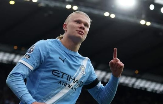 Erling Haaland chốt thời điểm rời Man City, Man Utd nhận tin vui từ Ederson
