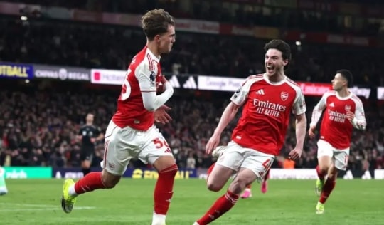 Max Dowman đi vào lịch sử Ngoại hạng Anh trong ngày Arsenal nới rộng cách biệt 9 điểm