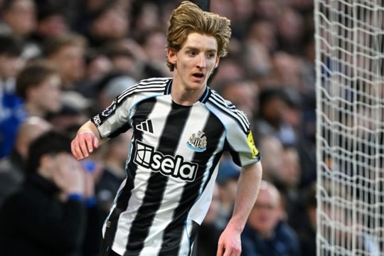 Chelsea 0-1 Newcastle: Anthony Gordon gieo sầu tại Stamford Bridge, hy vọng Top 4 xa vời