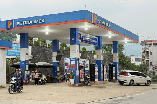 Giá xăng dầu hôm nay 16/3/2026: RON95 tối đa 25.575 đồng/lít, giá dầu Brent vượt 104 USD/thùng