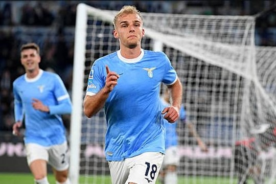 Lazio quật ngã AC Milan: Isaksen tỏa sáng, Rossoneri hụt hơi trong cuộc đua vô địch
