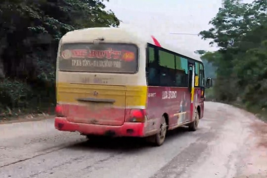 Quốc lộ 15 đoạn dốc Đồng Bụt xuống cấp nghiêm trọng