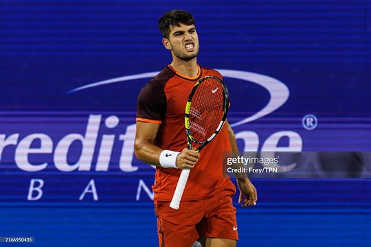 Alcaraz thừa nhận mệt mỏi vì bị "săn đuổi", Djokovic rút khỏi Miami Open