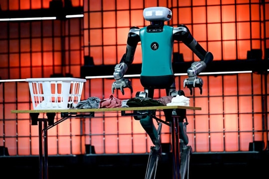 Robot hình người Digit: Cuộc cách mạng chi phí lao động trong sản xuất công nghiệp