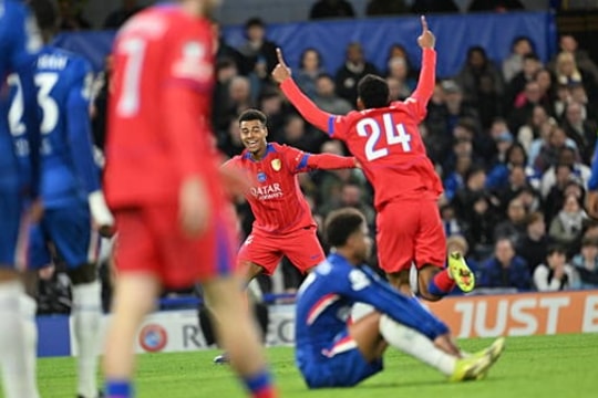 Chelsea thảm bại 0-3 trước PSG: Vết nhơ lịch sử tại Stamford Bridge và màn trình diễn của Safonov