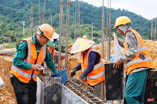 Cấp tập thi công, sớm đưa 2 trường học vùng biên đã khởi công về đích trước hạn