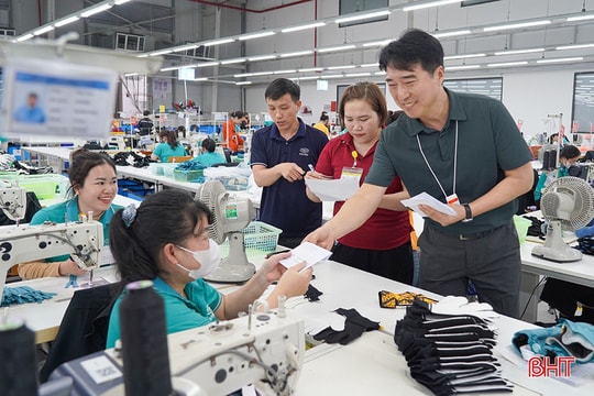 Một doanh nghiệp ở Hà Tĩnh chi hơn nửa tỷ đồng hỗ trợ tiền xăng xe cho công nhân