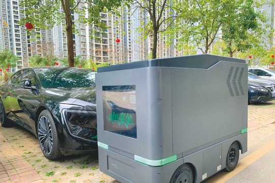 Robot sạc xe điện di động: Giải pháp công nghệ thay đổi hạ tầng đô thị tại Trung Quốc