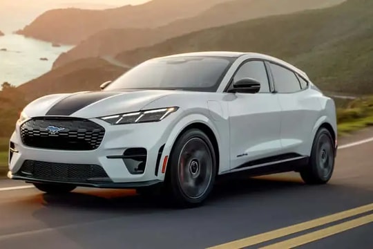 Ford Mustang Mach-E 2026: Tối ưu trải nghiệm sạc nhanh với Apple CarPlay