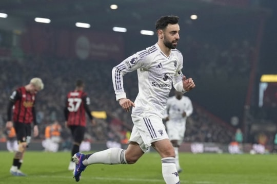 Man Utd hòa kịch tính Bournemouth: Harry Maguire nhận thẻ đỏ tai hại