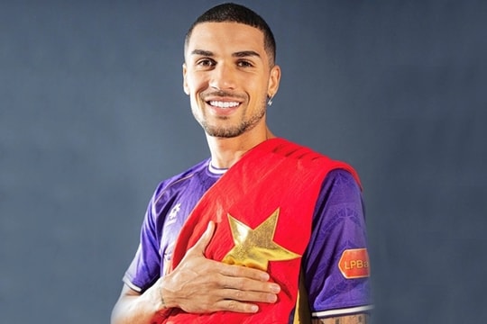 Đỗ Hoàng Hên lần đầu tập trung cùng ĐT Việt Nam: 'Hạnh phúc sau thời gian dài chờ đợi'