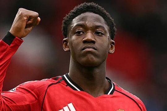 MU chốt lương khủng giữ chân Kobbie Mainoo, Newcastle bạo chi 40 triệu bảng cho Liam Delap