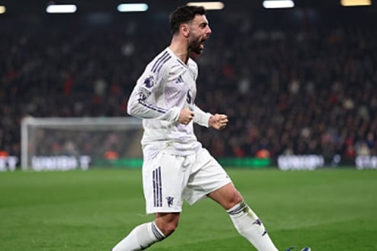 Chấm điểm Bournemouth 2-2 Man Utd: Bruno Fernandes rực sáng, Harry Maguire hóa tội đồ