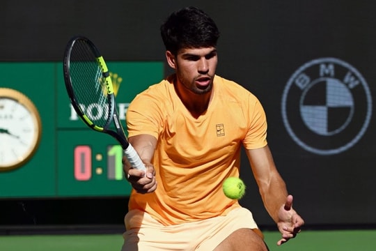 Carlos Alcaraz thị uy sức mạnh trước Joao Fonseca tại Miami Open