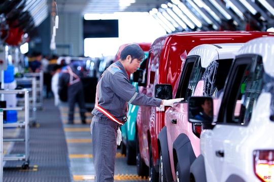 Nhịp sản xuất sôi động bên trong nhà máy VinES và VinFast Hà Tĩnh