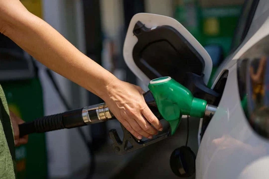 Giá xăng dầu hôm nay 23/3/2026: Dầu Brent giữ mức trên 112 USD/thùng