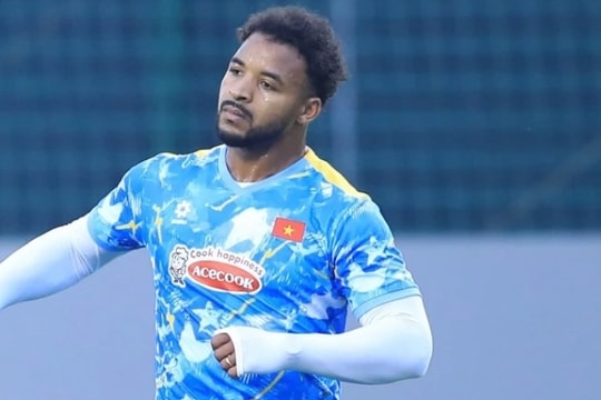 Nguyễn Xuân Son dính chấn thương, HLV Kim Sang-sik đối mặt bài toán hàng công