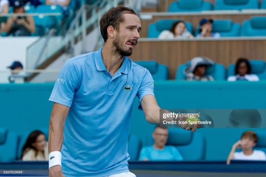 Daniil Medvedev ngược dòng kịch tính trước đối thủ hạng 164 tại Miami Open