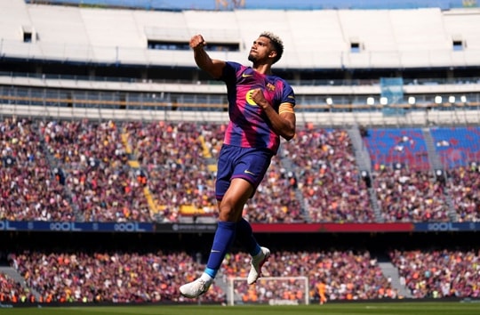 Hàng thủ Barcelona rực sáng cứu rỗi ngày thi đấu mờ nhạt của Lewandowski